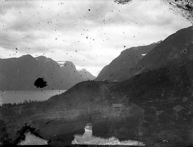 File:The farms Brekke and Åning, Oppstryn, ca 1900-1922. (6991946802).jpg