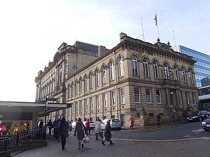 How to get to Huddersfield Town Hall with public transport- About the place