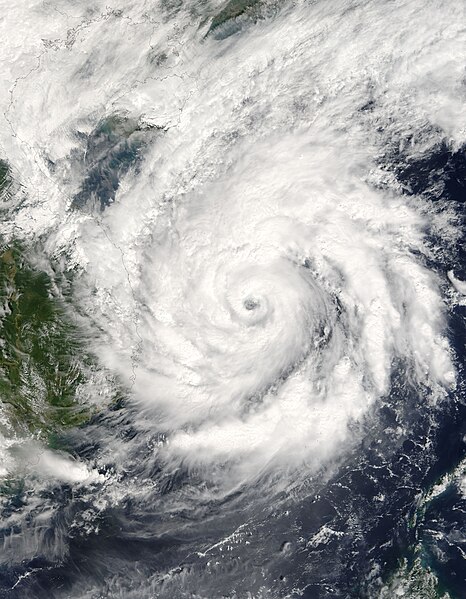 File:Typhoon Kai-Tak 30 oct 2005 0310Z.jpg
