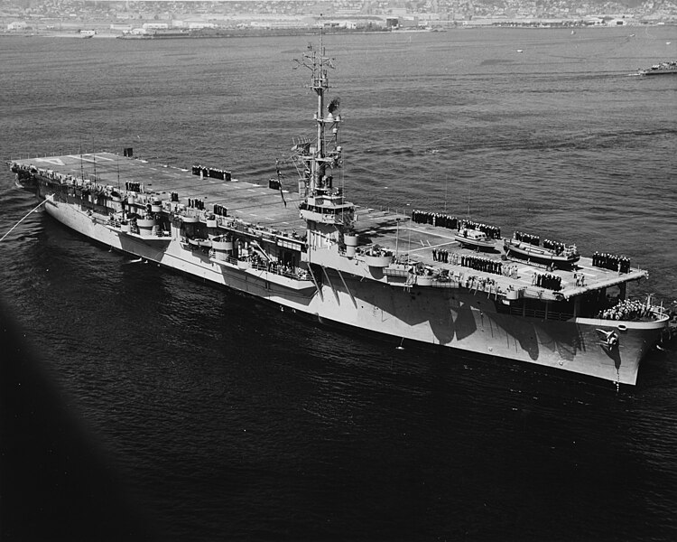 File:USS Rendova (CVE-114) at anchor off San Diego, California (USA), circa 1952-1954 (NH 97443).jpg