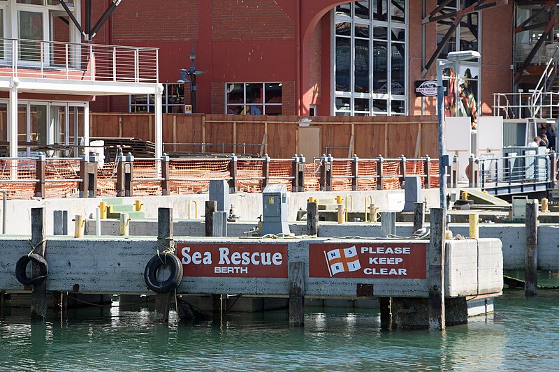 File:V&A sea rescue berth.jpg