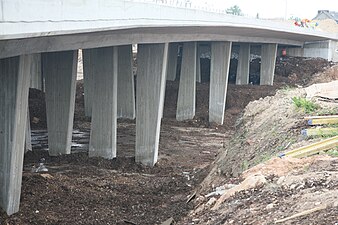 Sous le viaduc sur la route de Võru lors des travaux de construction de l'Idaringtee, 28 mai 2013.