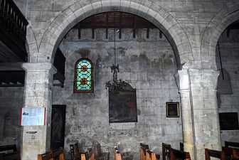 Arcada de la nave norte de la iglesia de Villenave-d'Ornon 1.jpg