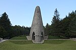 English: Battle of the Dukla Pass memorial in Vyšný Komárnik. Polski: Pomnik poległych w operacji dukielsko-preszowskiej we wsi Vyšný Komárnik.