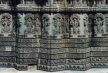 Outer wall panel with six horizontal mouldings at Somanathapura Wall sculptures and molding frieze in relief in the Chennakeshava temple at Somanathapura.jpg