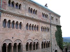 Palas der Wartburg, Hofseite(im 19.Jh. von der Krayenburg hierher umgesetzte Fenster), Thüringen