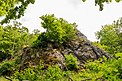 Namensgebender Kalkfelsen „Wildweiberhäuschen“