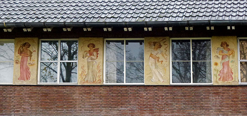 File:Willem de Zwijgerlaan 108, 110, 112 in Overveen. Muurschildering.jpg