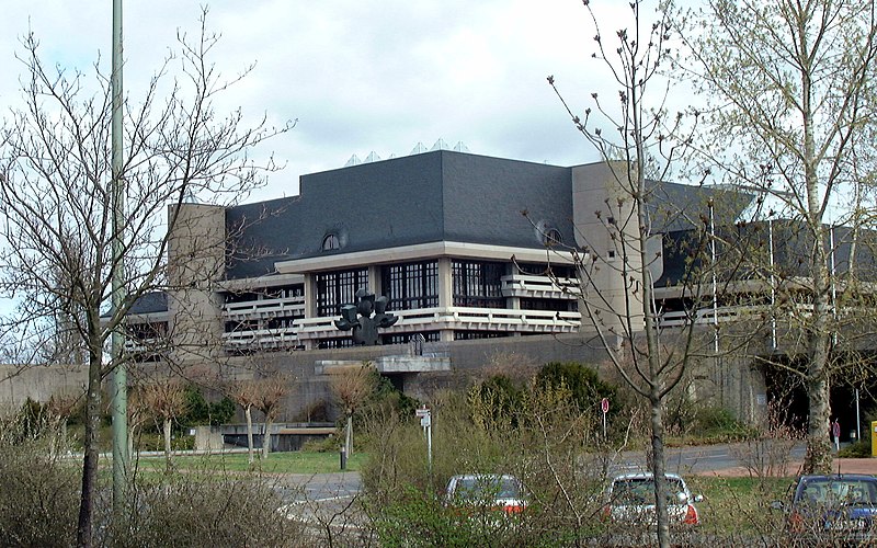 صورة:Wuerzburg university library2002.jpg