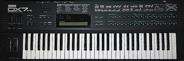 File:Yamaha DX7IID.jpg - Wikimedia Commons
