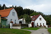 Čeština: Domy čp. 3 a 37 v obci Zubčice v okrese Český Krumlov. English: Houses No 3 and 37 in the village of Zubčice, Český Krumlov District, South Bohemian Region, Czech Republic.