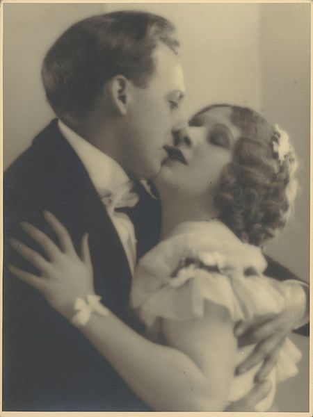 File:(Herbert Browne and Margery Hicklin in formal dress embrace in Bitter sweet, ca. 1932) (8446005041).jpg