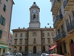 Facade et campanile provençal, côté ville.