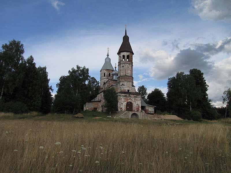 File:Казанская церковь, с. Смольнево, окрестности, пара для 3D.JPG