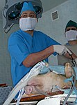 Олександр Леонідович Ковальчук проводить навчальні оперативні втручання на тваринах у зооопераційній під час курсів підвищення кваліфікації з малоінвазивної хірургії для інтернів, лікарів-хірургів, урологів, гінекологів, онкологів