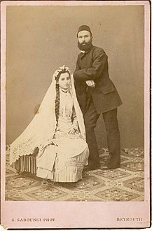 הצלם הירושלמי גאראבד קריקוריאן עם כלתו קארימה