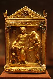 Χρυσός ναΐσκος διακοσμημένος με ένθετους ημιπολύτιμους λίθους, 3ος αι. π.Χ. - Αρχαιολογικό Μουσείο, Αθήνα