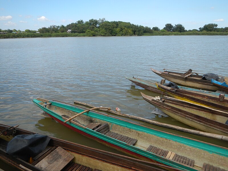 File:08064jfPampanga River banks Candelaria Boats Fish Delta Bulacan Roadsfvf 04.JPG