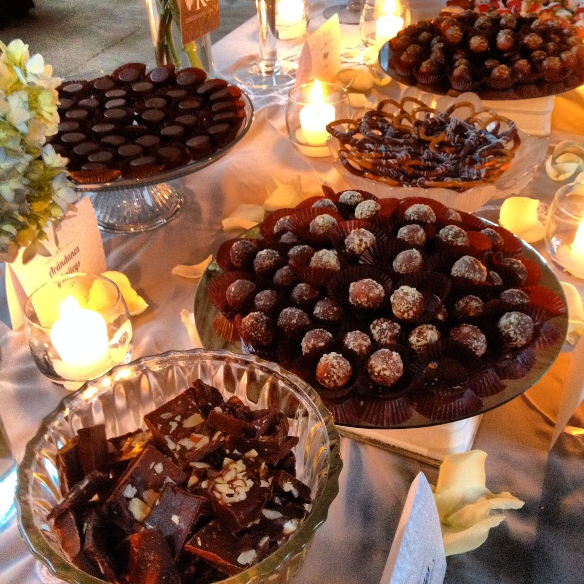 https://upload.wikimedia.org/wikipedia/commons/thumb/f/f8/140310_chocolates.JPG/1200px-140310_chocolates.JPG