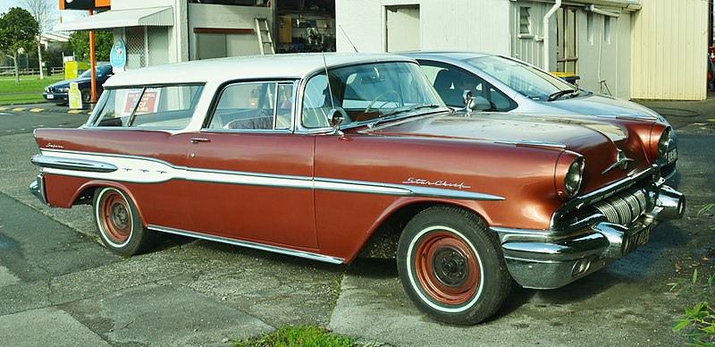 File:1957 Pontiac Starchief (14361866449).jpg