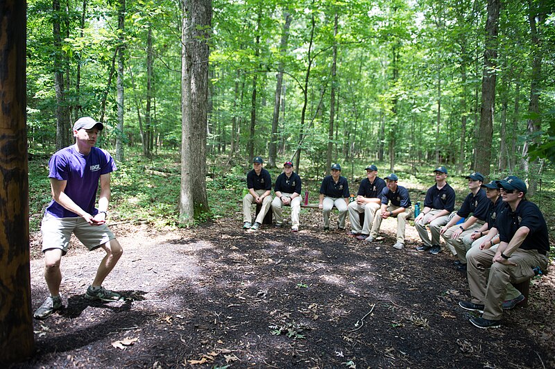 File:2015 Law Enforcement Explorers Conference staff member demonstrates to explorers.jpg