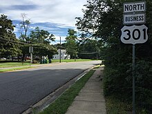US 301 Bus. northbound at SR 2 and SR 207 Bus. in Bowling Green 2017-07-07 08 49 08 View north along U.S. Route 301 Business (Broaddus Avenue) at Virginia State Route 2 (Main Street) and Virginia State Route 207 Business in Bowling Green, Caroline County, Virginia.jpg