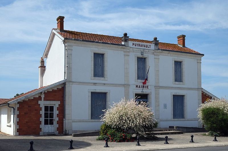 File:476 - Mairie - Puyravault.jpg