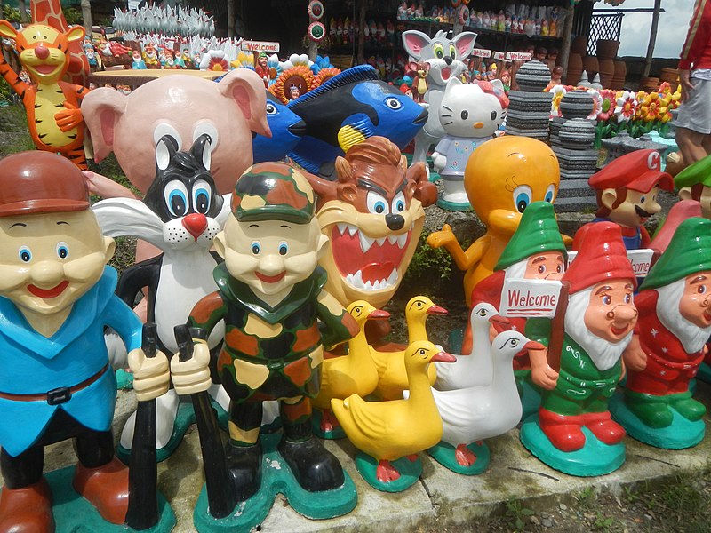 File:76Figurines in the Philippines 07.jpg