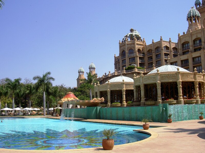 File:A - sun city - the lost palace pool.JPG