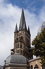 Thumbnail for File:Aachen, de Aachener Dom Dm0001 - de neo-gotische klokkentoren vanaf de Münsterplatz IMG 7981 2023-09-01 15.18.jpg