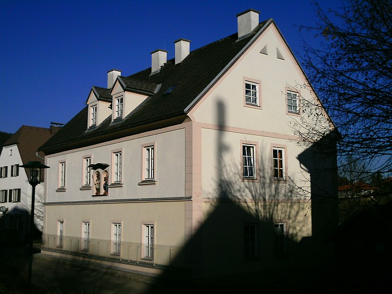 File:Aflenz Bürgerspital.JPG