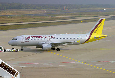 Antiga pintura da aeronave Airbus A320-211 da companhia Germanwings (D-AIPX) em 2003.