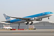 Airbus A330-200 KLM in decollo