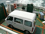 フェリーの車両甲板に設置されたターンテーブル（網地島ライン「マーメイド号」）