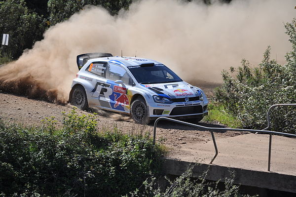 Mikkelsen driving a Volkswagen Polo R WRC at the 2013 Rally de Portugal.