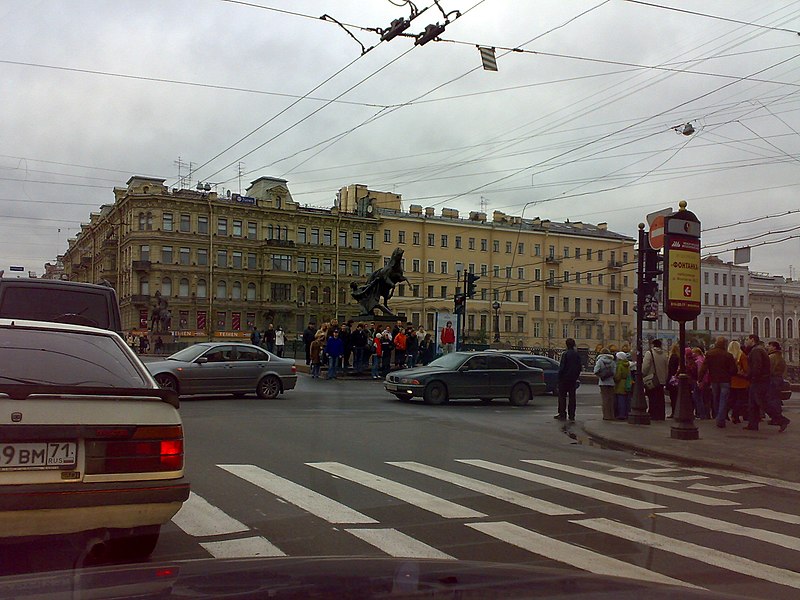 File:Anichkov bridge of Nevsky avenue - panoramio.jpg