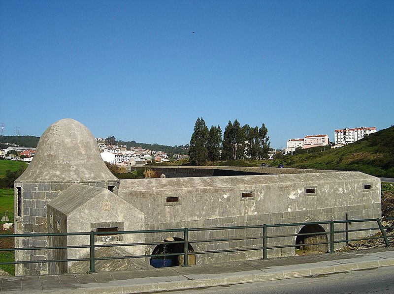 File:Aqueduto das Águas Livres - Casal de Cambra - Portugal (1478464802).jpg