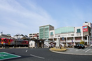 Hōjōmachin rautatieasema, Kasain keskustaa