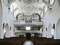 Blick durch das Hauptschiff zur Orgelempore