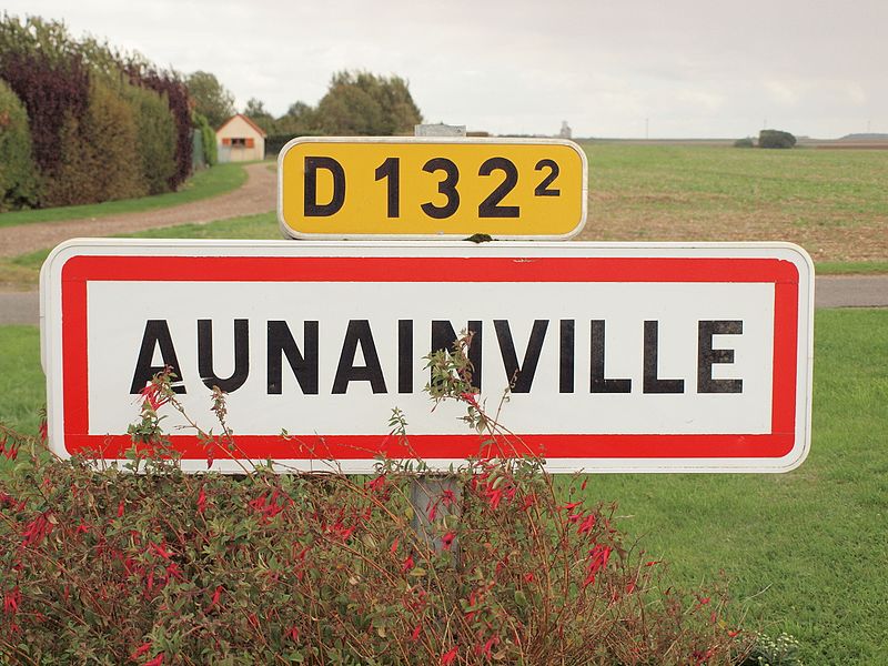 File:Aunainville-FR-28-panneau d'agglomération-2.jpg