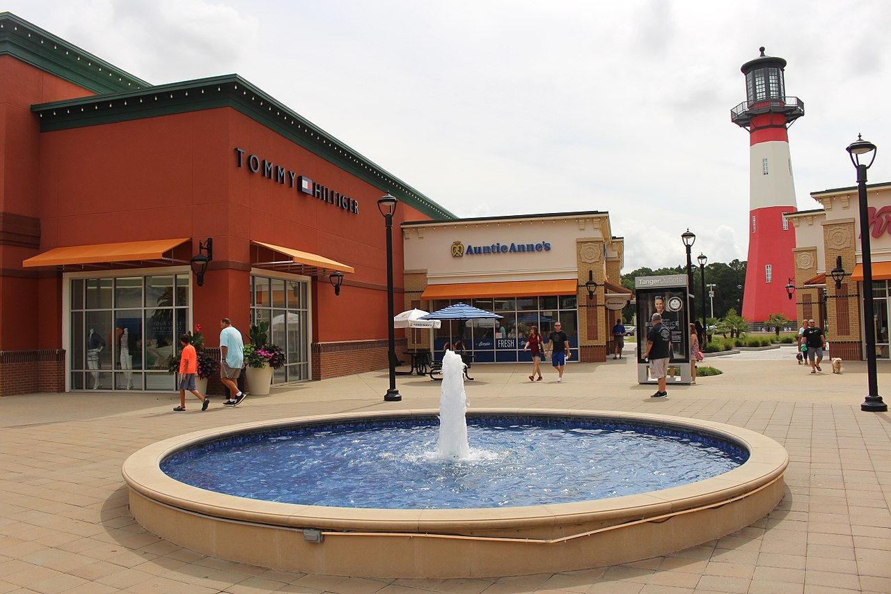 File:Tommy Hilfiger, Tanger Outlets Savannah.jpg - Wikimedia Commons