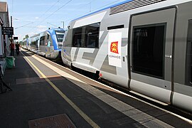 Autorails X 73500 en gare.