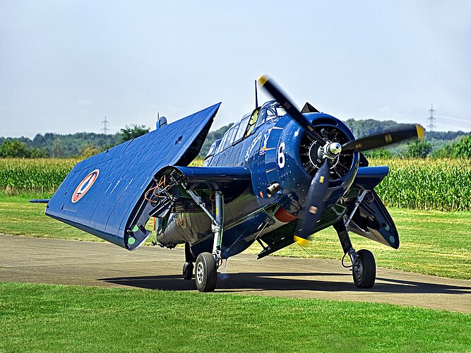 Grumman TBF Avenger со сложенными крыльями