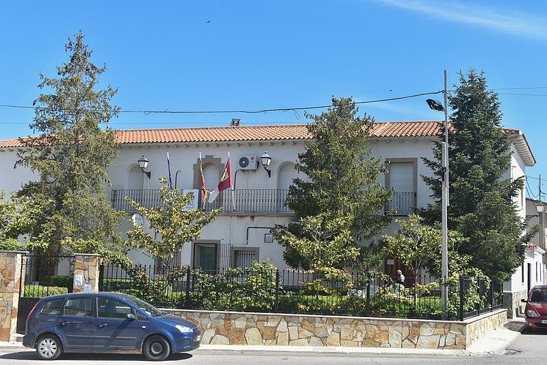 File:Ayuntamiento de El Acebrón.jpg