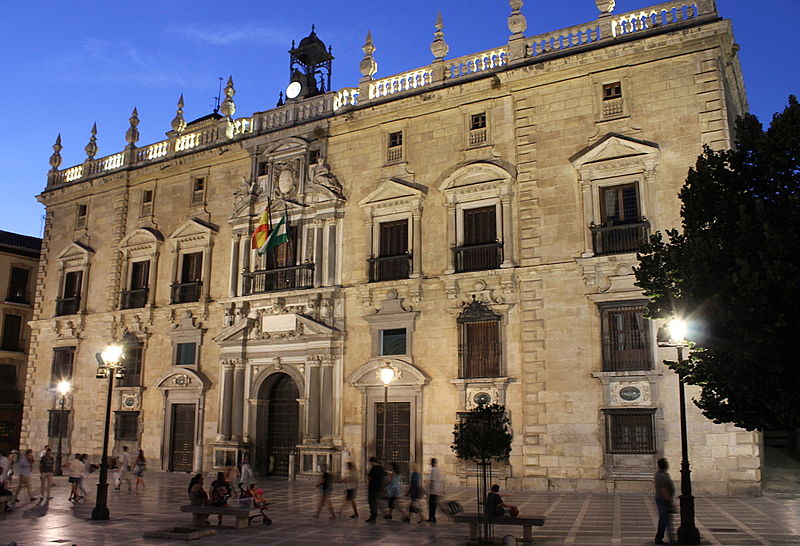 File:Bâtiment administratif aux abords de la Plaza Santa Ana (8277417330).jpg