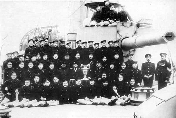 Some of the crew of the second Bayan gathered around the forward eight-inch turret, 1911–18