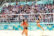 Deutsch: Beachvolleyball bei den Olympischen Jugendspielen 2018; Tag 9, 15. Oktober 2018; Mädchen, Viertelfinale: USA-Spanien 2–1 (21–19/17–21/15–9) English: Beach volleyball at the 2018 Summer Youth Olympics at 15 October 2018 – Girls Quarterfinals: USA-Spain 2–1 (21–19/17–21/15–9)