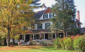 File:Beaverkill_Valley_Inn.jpg