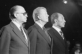 1978年9月7日卡特總統與以色列總理貝京、埃及總統沙達特在大衛營