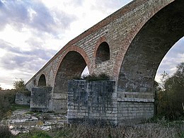 Benevento (BN), 2006, Le pont Valentino sur la rivière Calore. (22628424735) .jpg